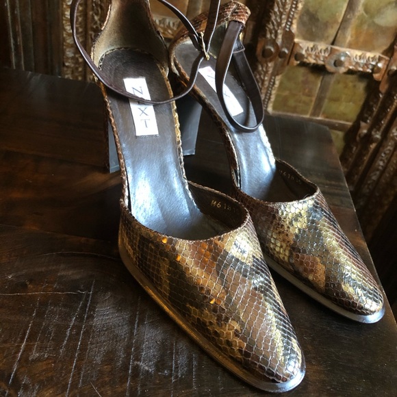 New Vintage Stunning Snake Ankle Strap Heels 🤎 - Picture 4 of 14